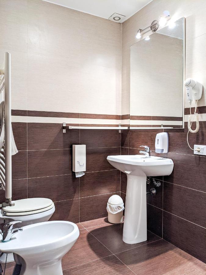 Isa Airport Aparthotel