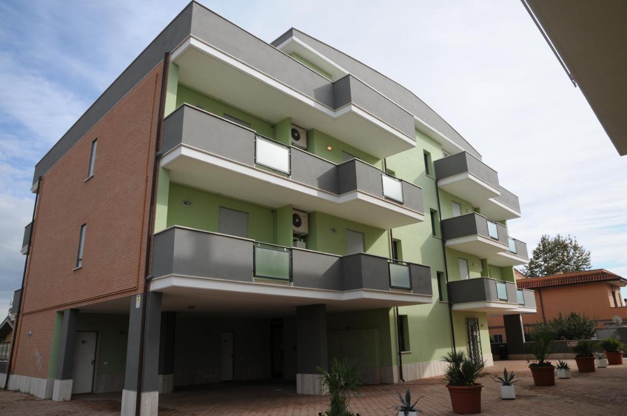 Aparthotel Isa Airport 3*